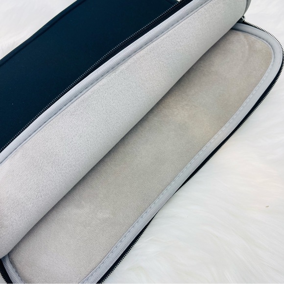 New 13 Inch Waterproof Neoprene Water Resistent Laptop Sleeve - Picture 9 of 10